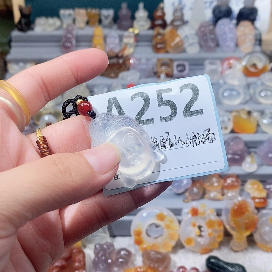 未镶嵌吊坠玛瑙/玉髓铲****猫