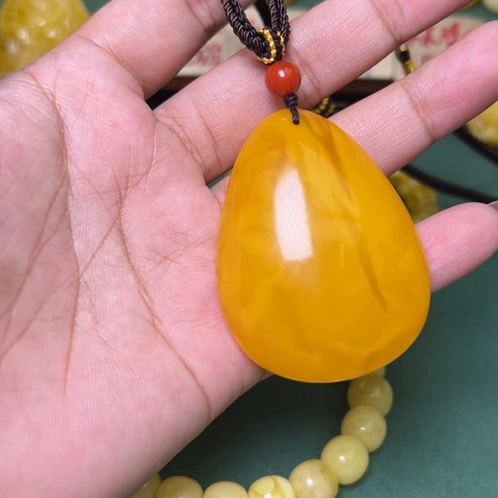 蜜蜡未镶嵌珠宝奇石