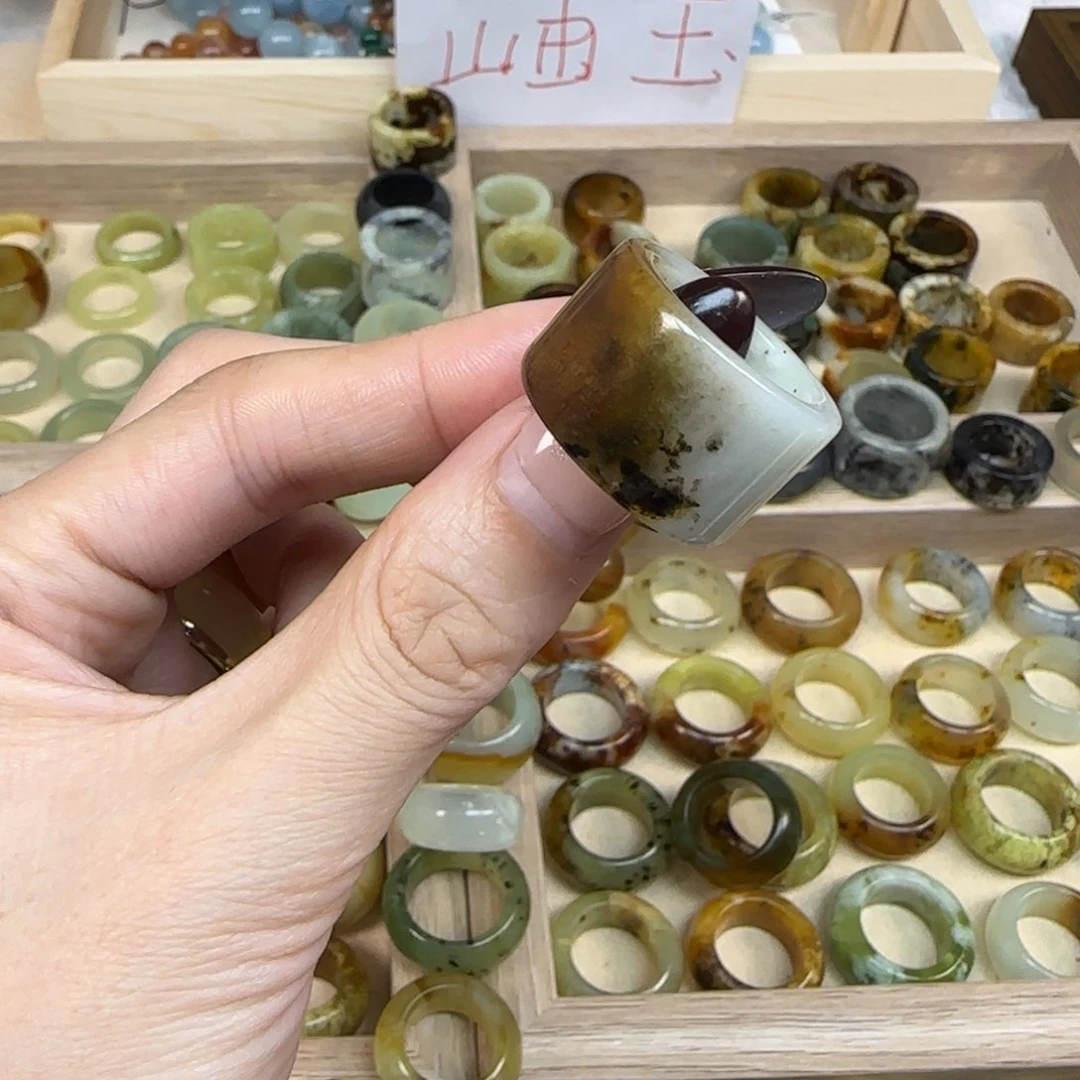 岫玉岫玉内径17.8未镶嵌迷****餐