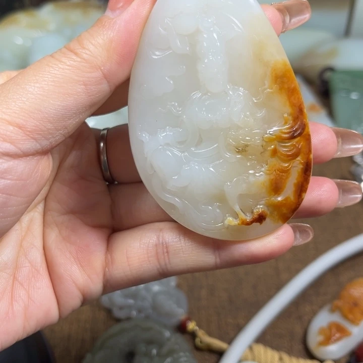 琢***光和田玉未镶嵌颈饰