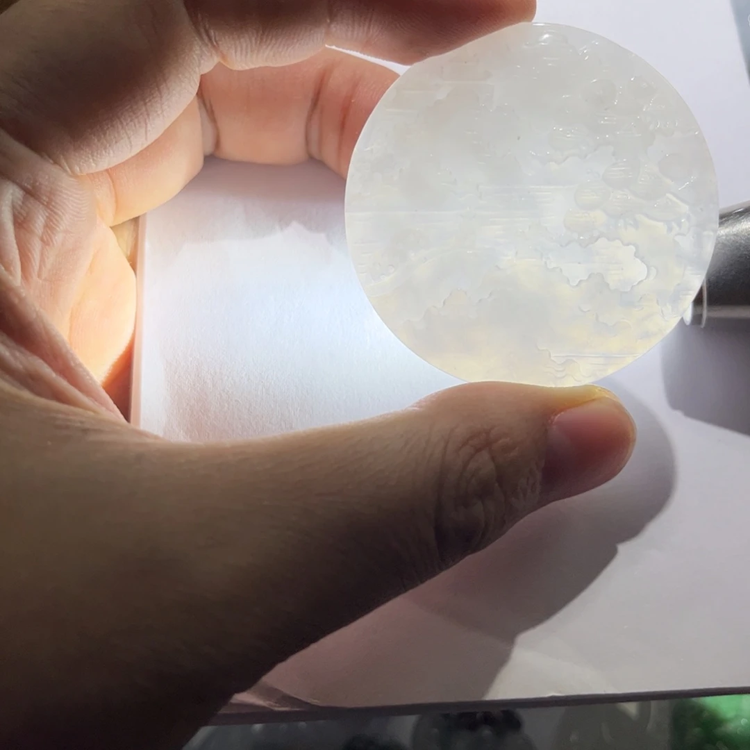 翡翠未镶嵌颈饰山水