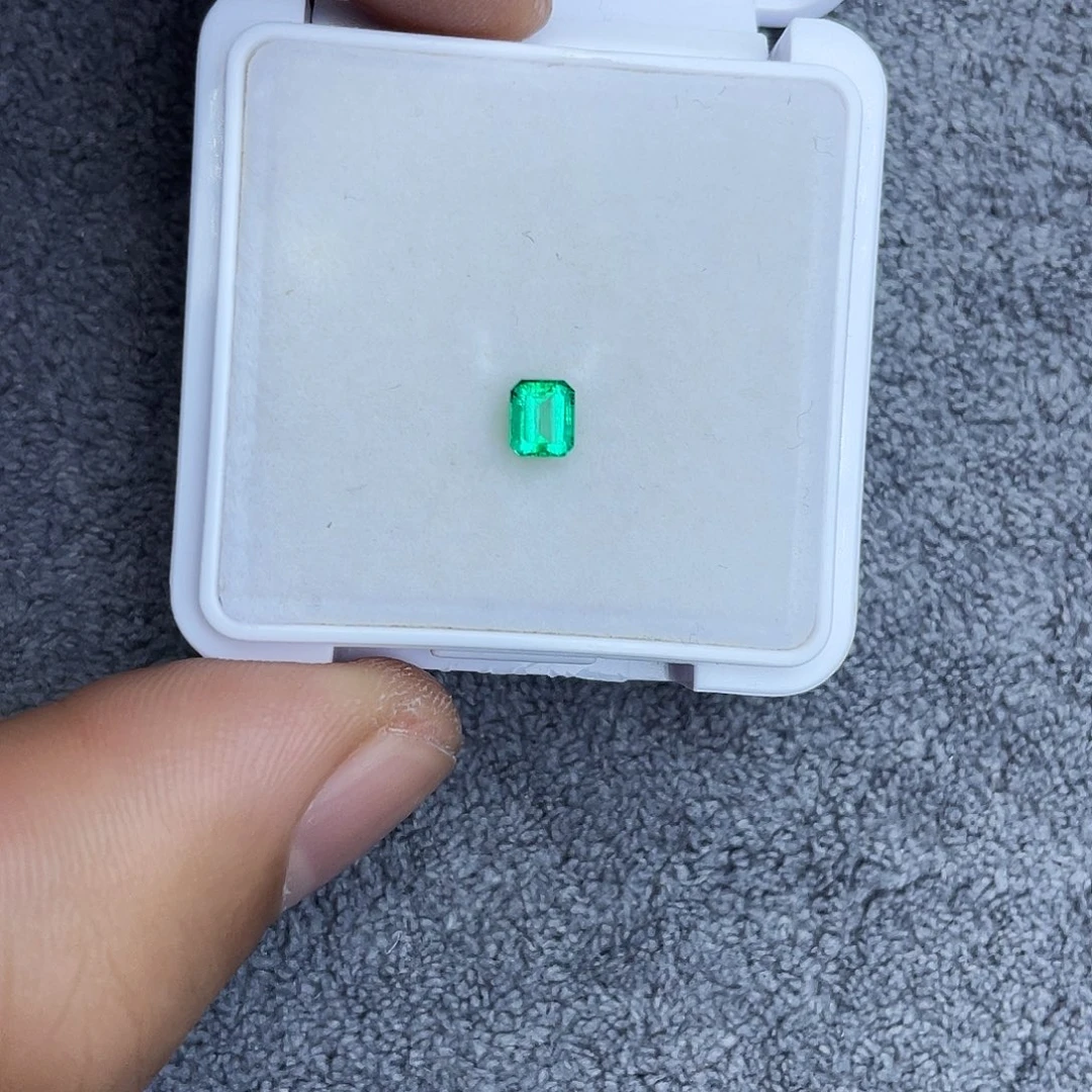 祖母绿裸石0.33Ct。