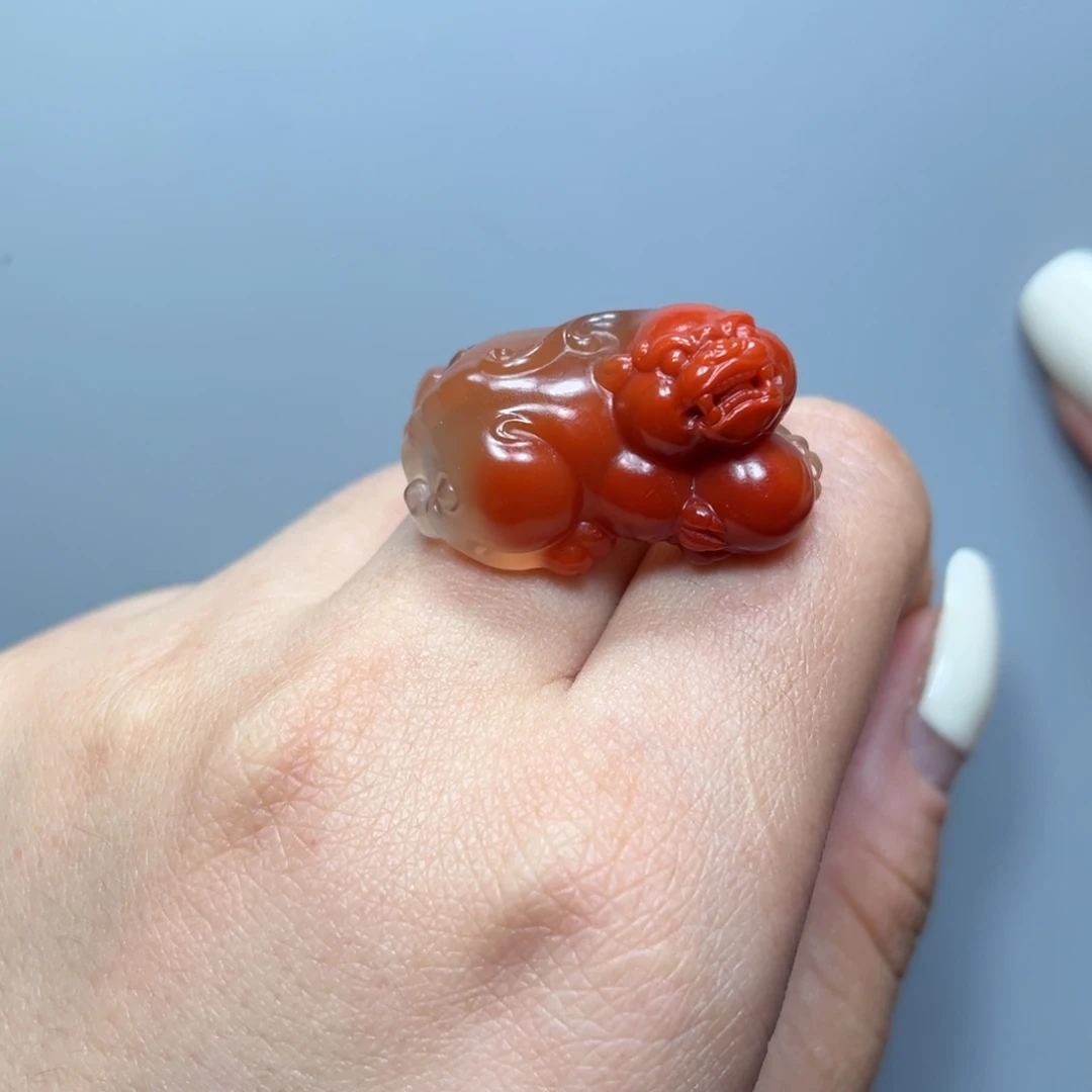 南红玛瑙貔恘雕件未镶嵌
