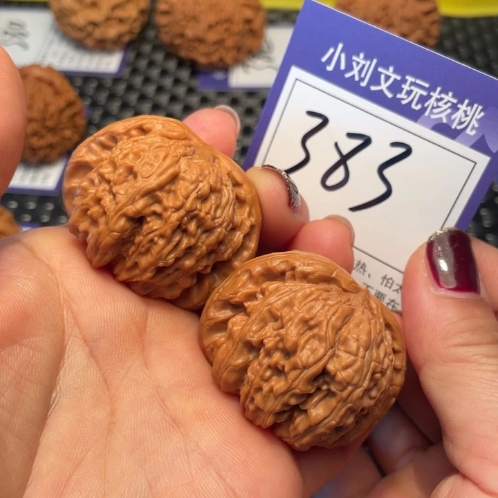 桃核把件42狮子383。。。。。