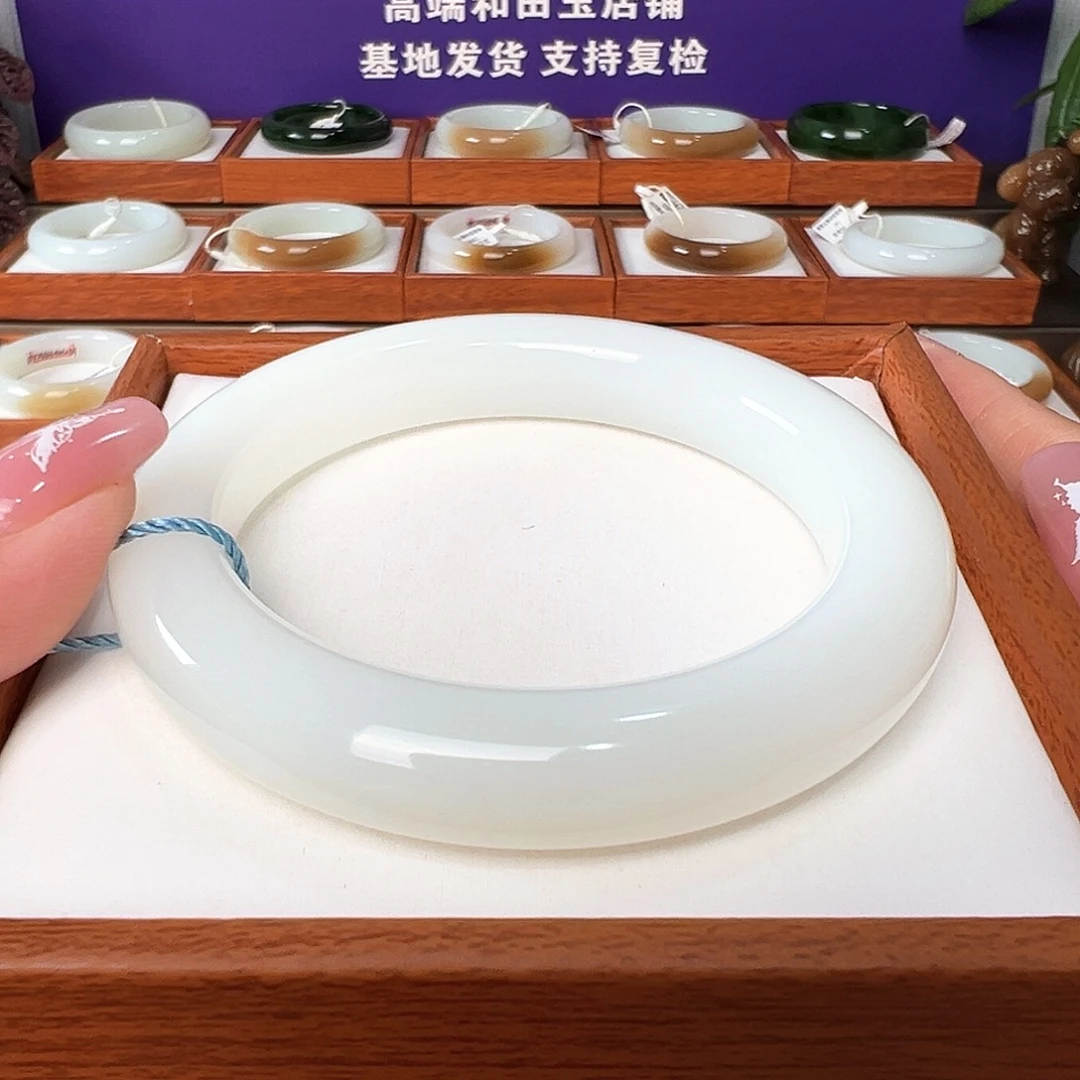 和田玉手镯未镶嵌57