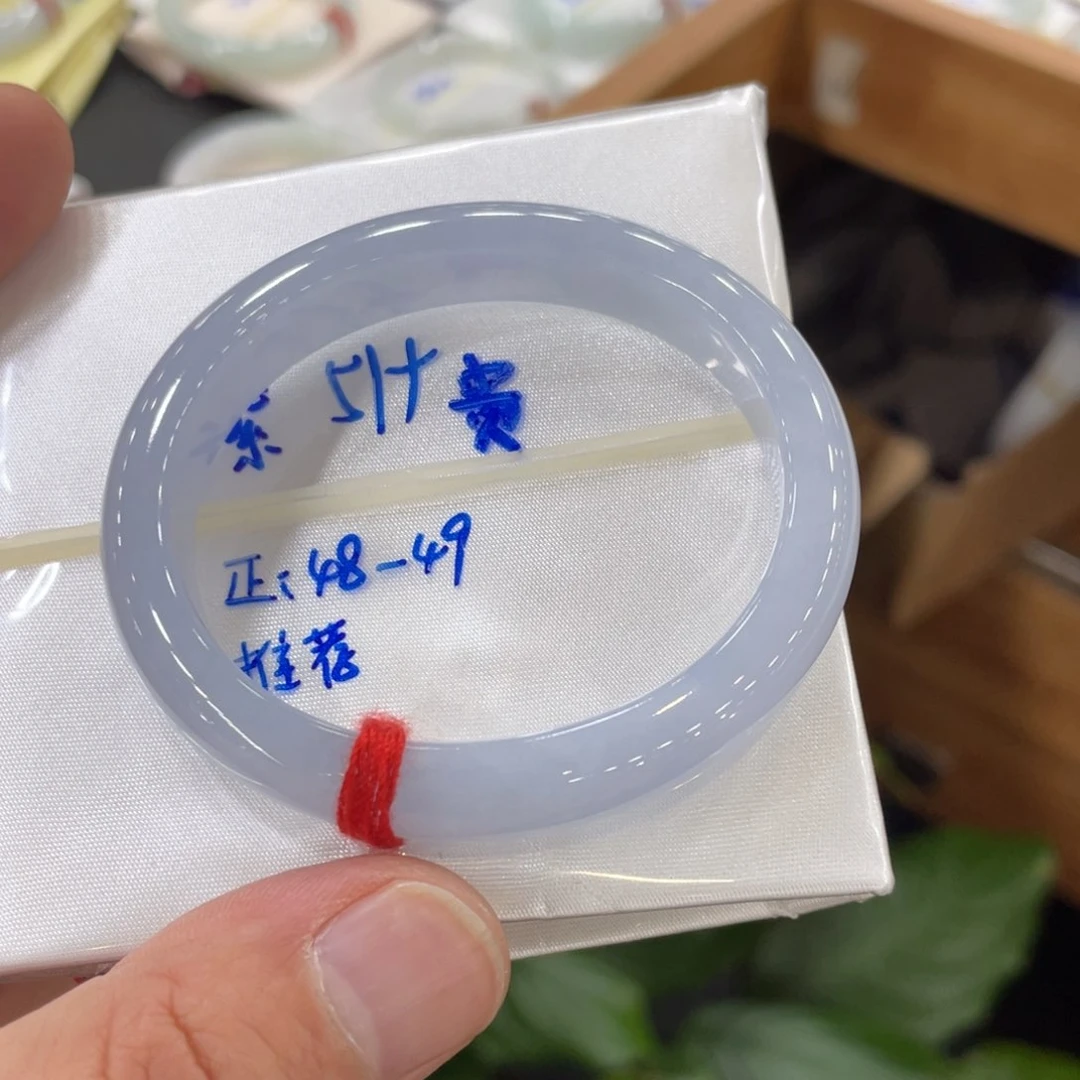 翡翠手镯未镶嵌翡翠