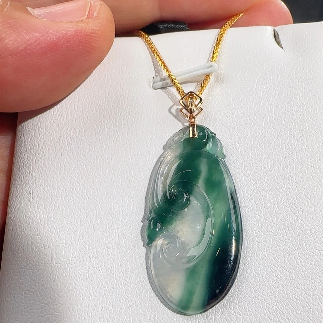 翡翠18K金镶嵌颈饰