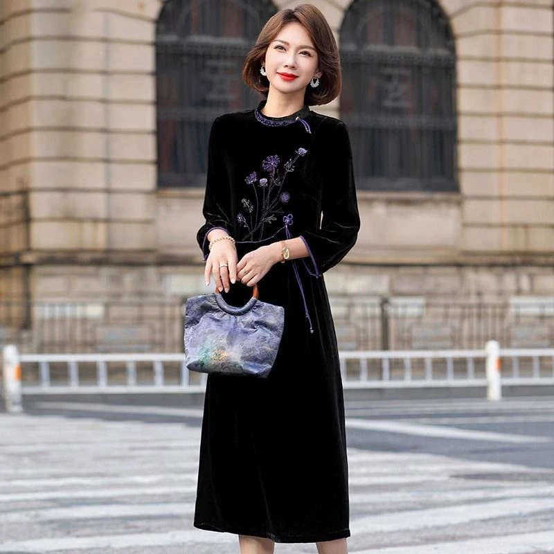 高端丝绒真丝连衣裙女秋季新款刺绣复古显瘦气质中长款绣花真丝裙