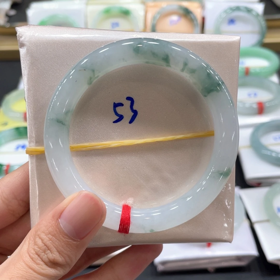 翡翠手镯未镶嵌翡翠手镯