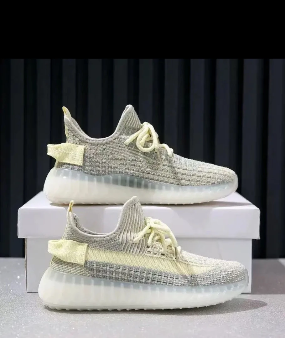 2025年椰子女鞋（35-40）防臭透气轻便轻跑时尚休闲跑步椰子女鞋