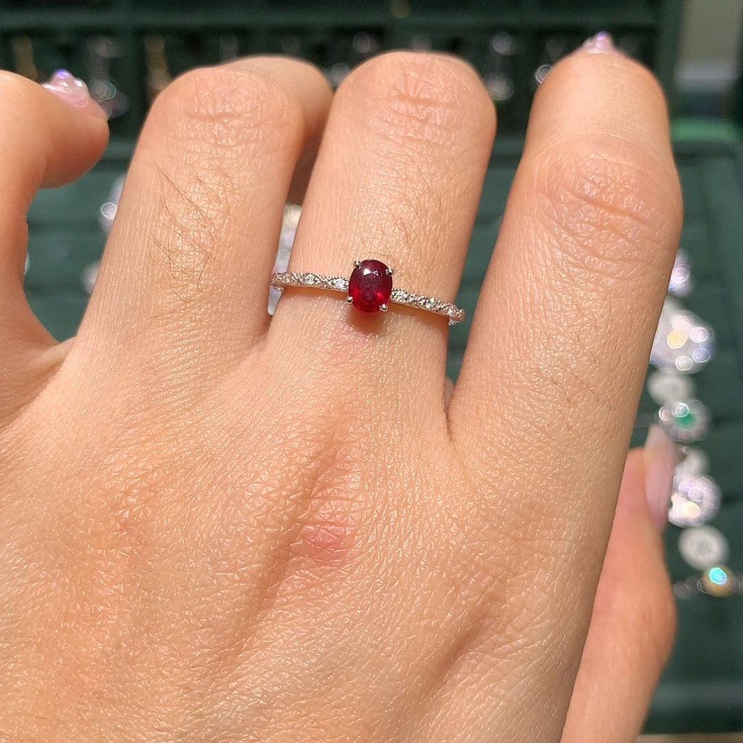 红宝石戒指铂Pt950镶嵌