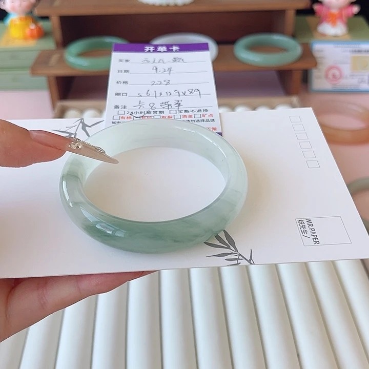 西***甄未镶嵌手镯石英质玉