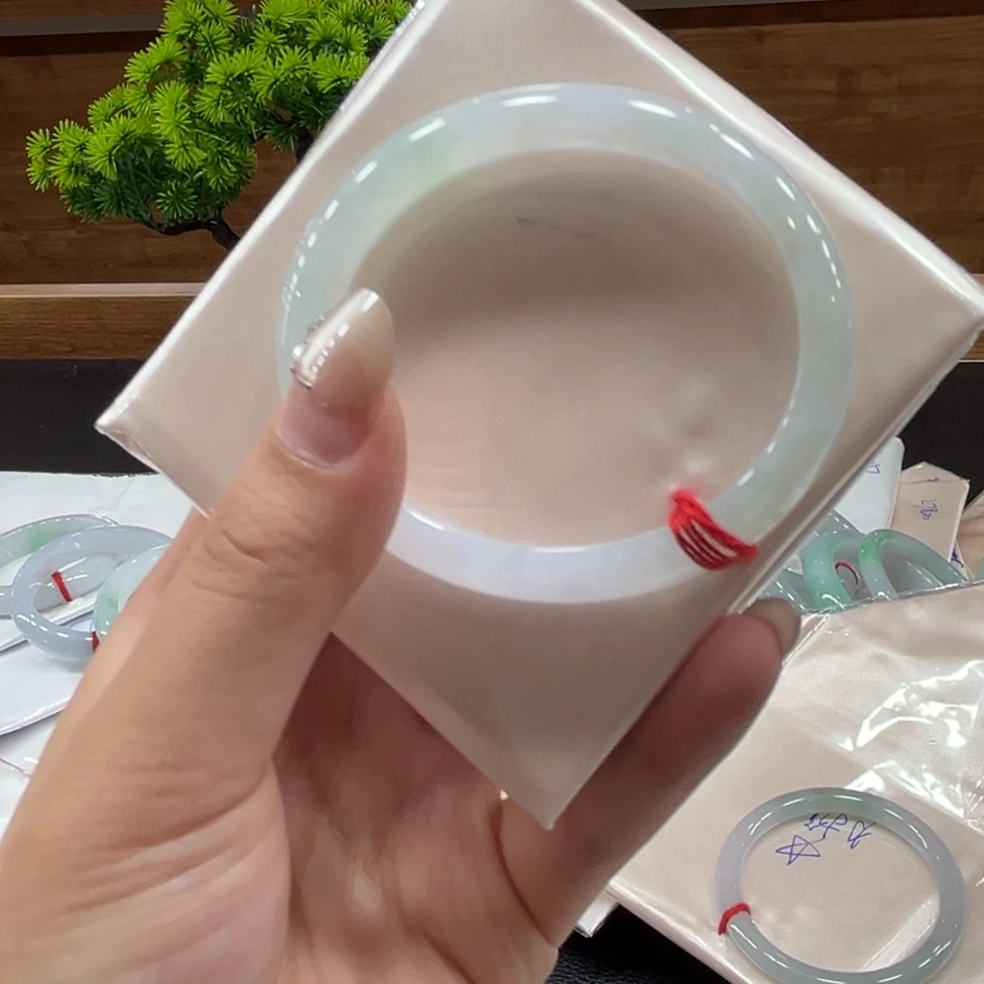 翡翠手镯未镶嵌54贵妃有纹