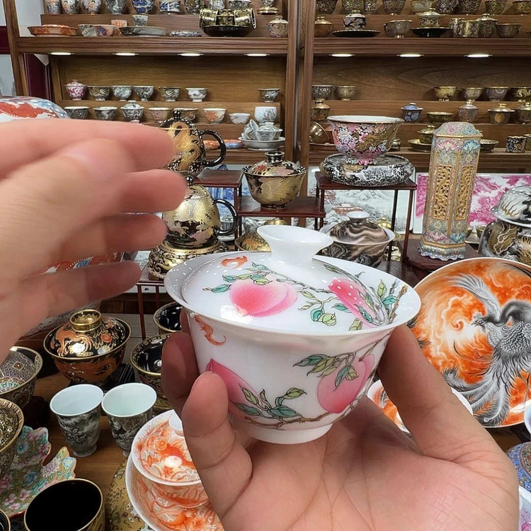 粉彩十八桃子盖碗