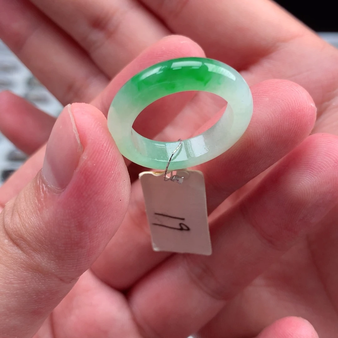翡翠戒指未镶嵌天然