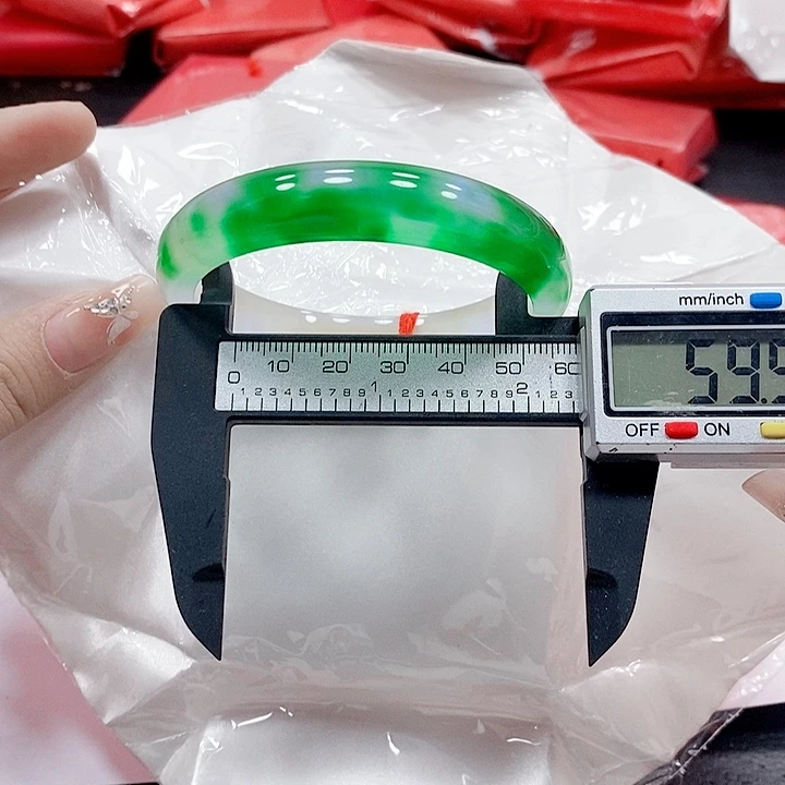 翡翠手镯未镶嵌356              