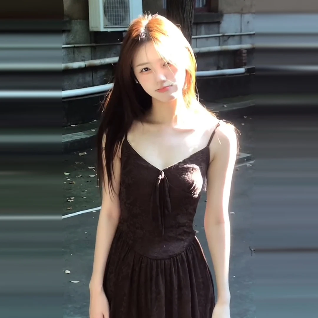 高级感轻熟小众不撞款收腰显瘦吊带连衣裙长裙女夏2025巨好看裙子