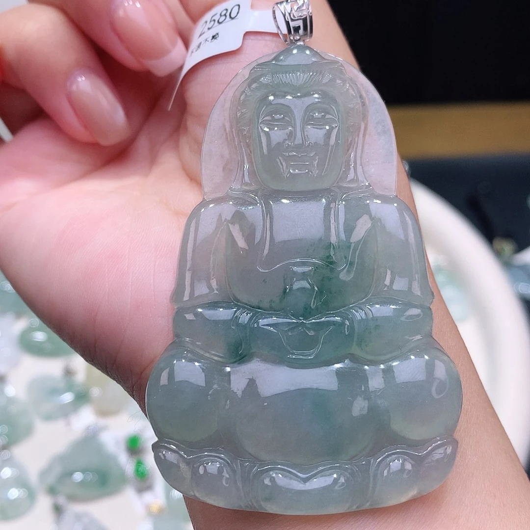 颈饰18K金镶嵌翡翠观音