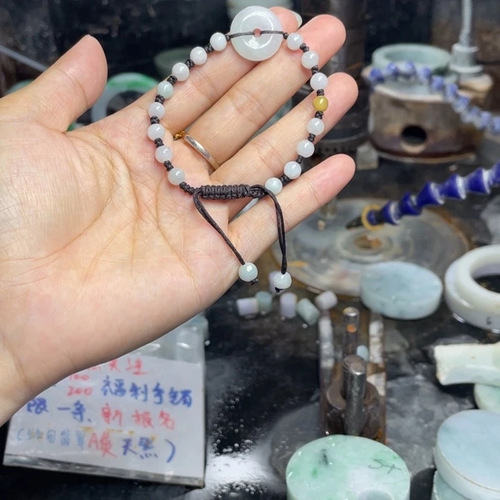 翡翠未镶嵌颈饰多样性