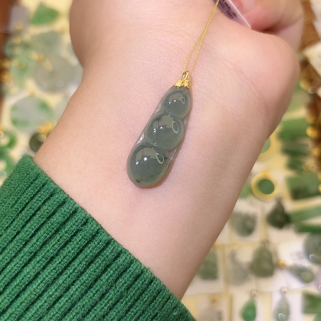 翡翠18K金镶嵌颈饰豆子