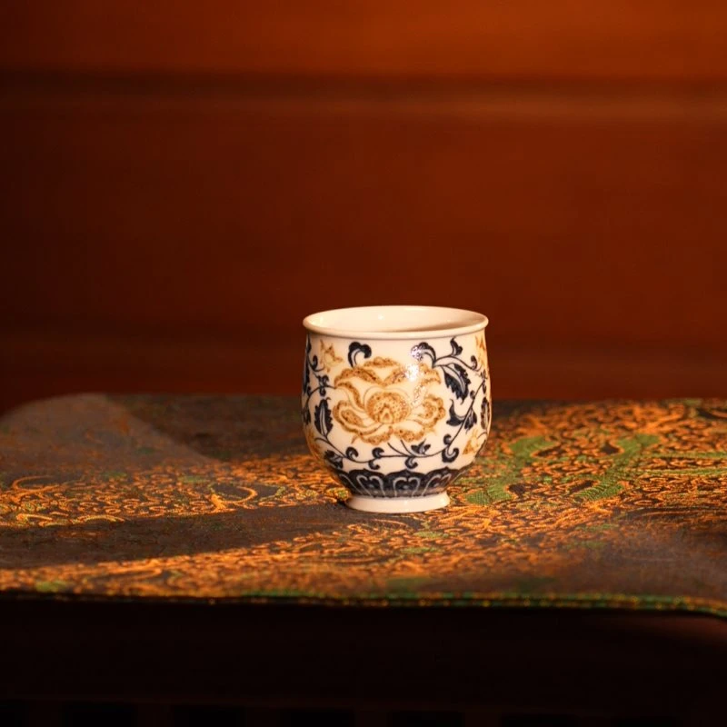 LQT立勤堂青花釉里金缠枝月季罗汉杯ylj-b-176