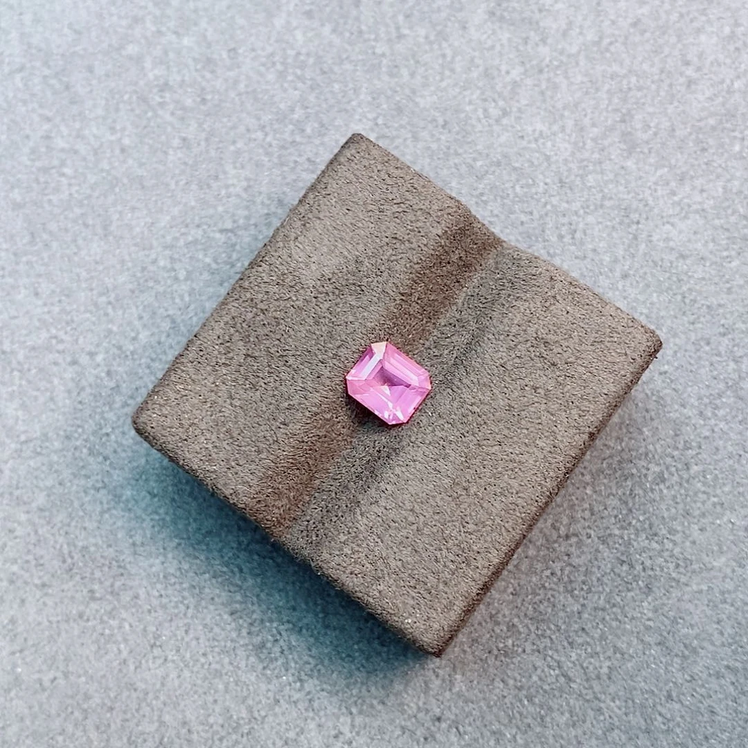 尖晶石裸石1.07ct 马亨盖