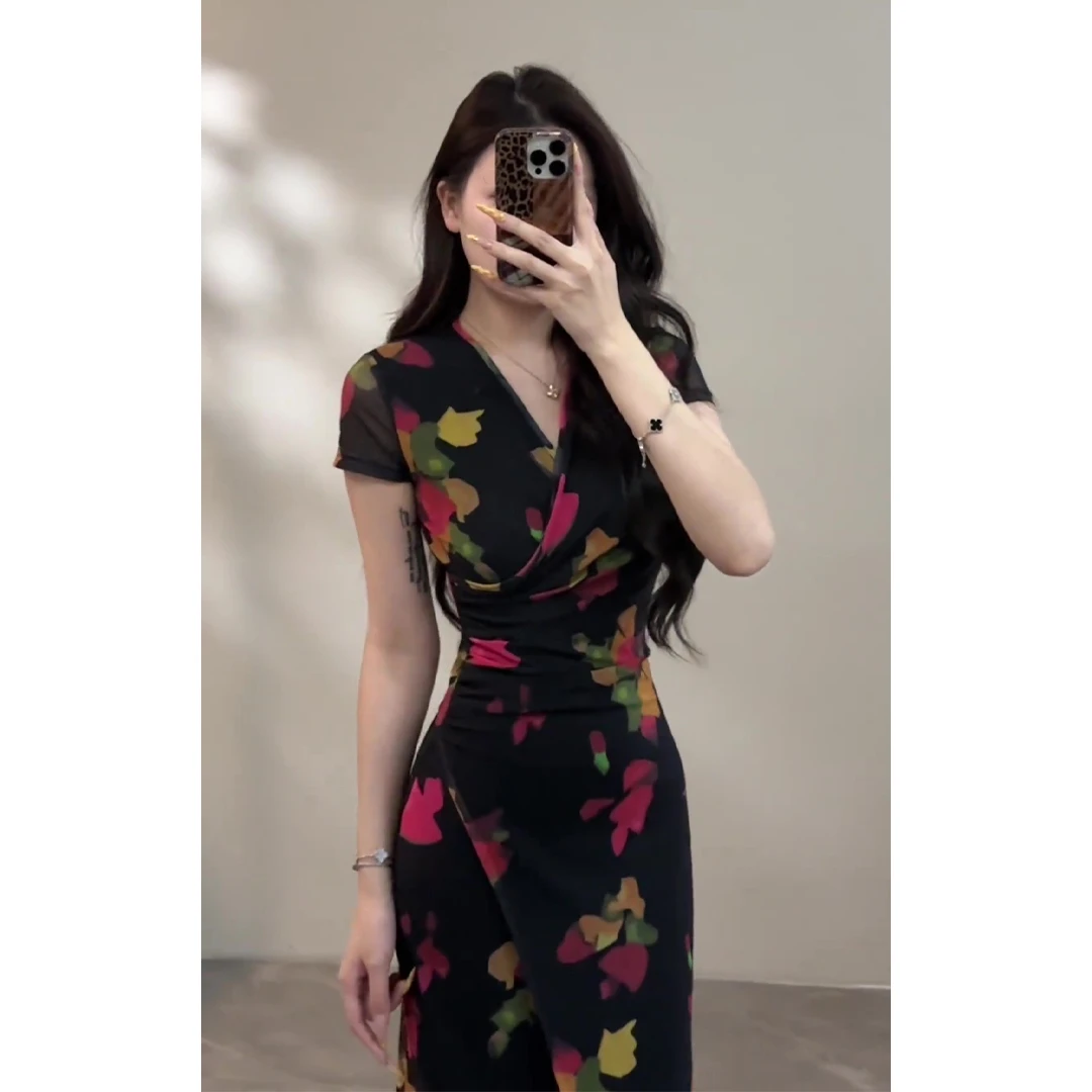 复古气质印花收腰短袖连衣裙女2025夏季新款修身显瘦包臀后妈裙子
