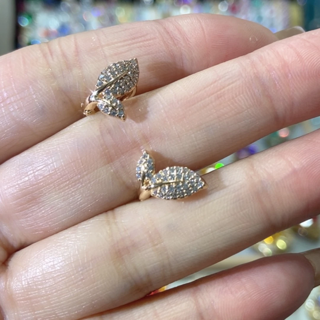 66锆石（处理）耳扣