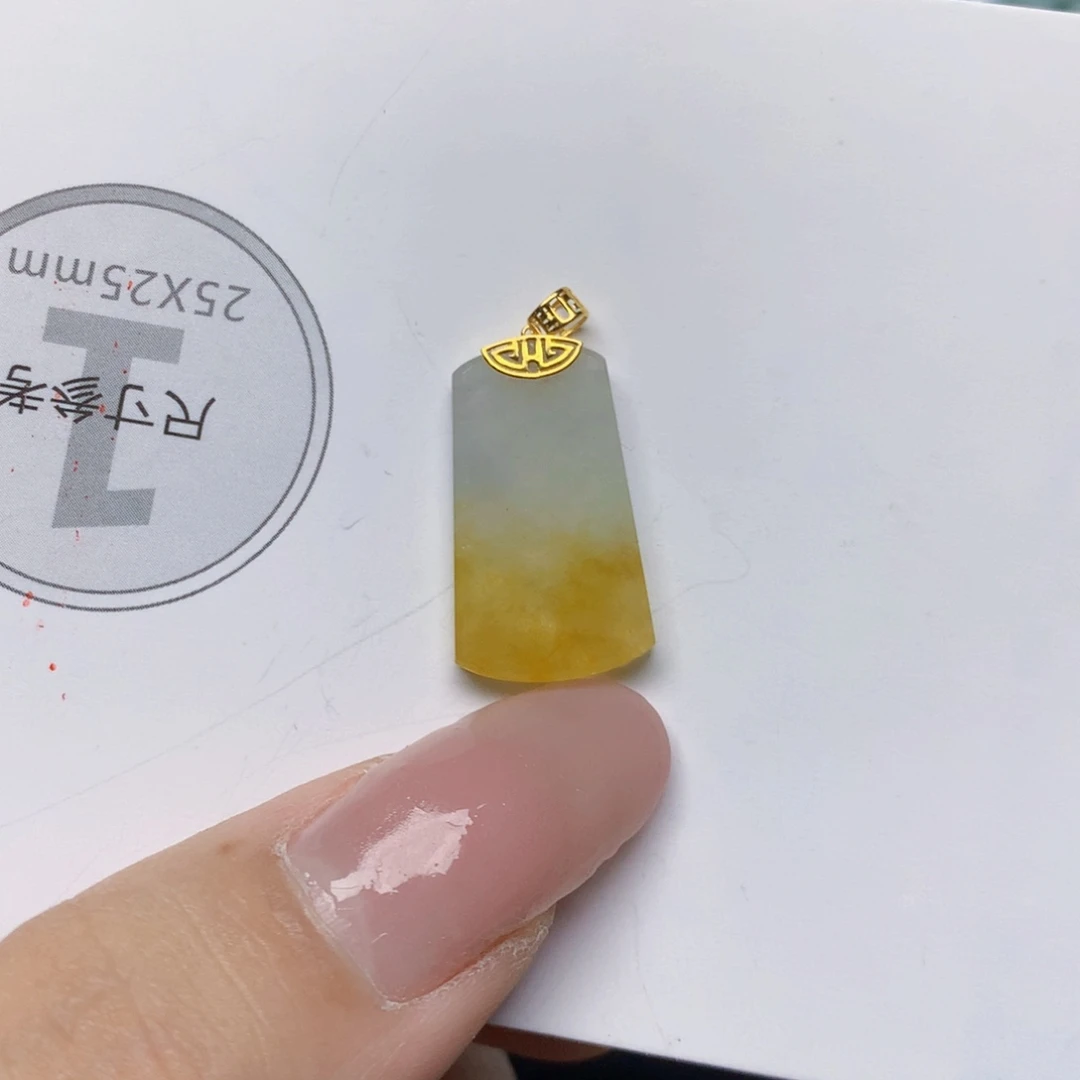 颈饰18K金镶嵌翡翠