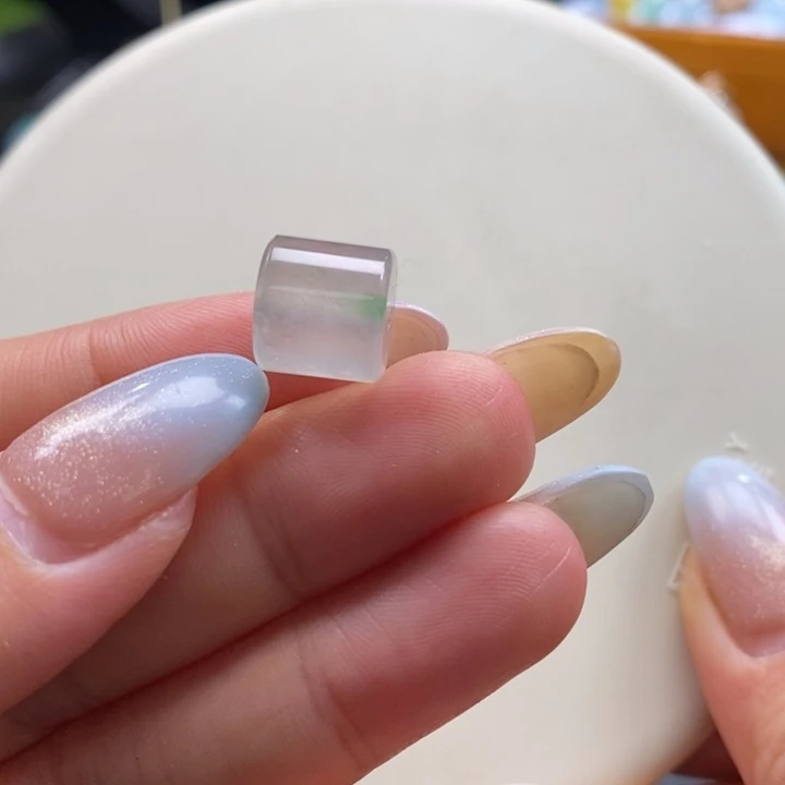 翡翠颈饰未镶嵌翡翠高冰茶飘绿桶珠