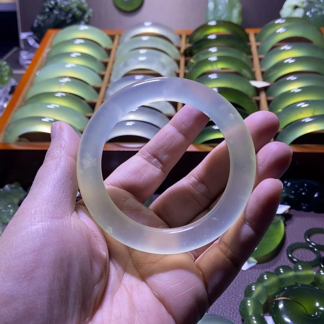 蛇纹石玉未镶嵌手镯