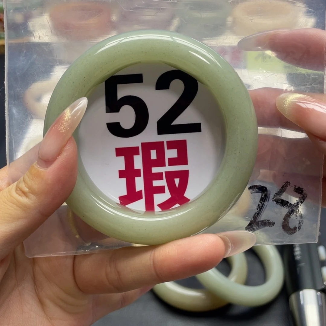 未镶嵌手镯石英岩玉