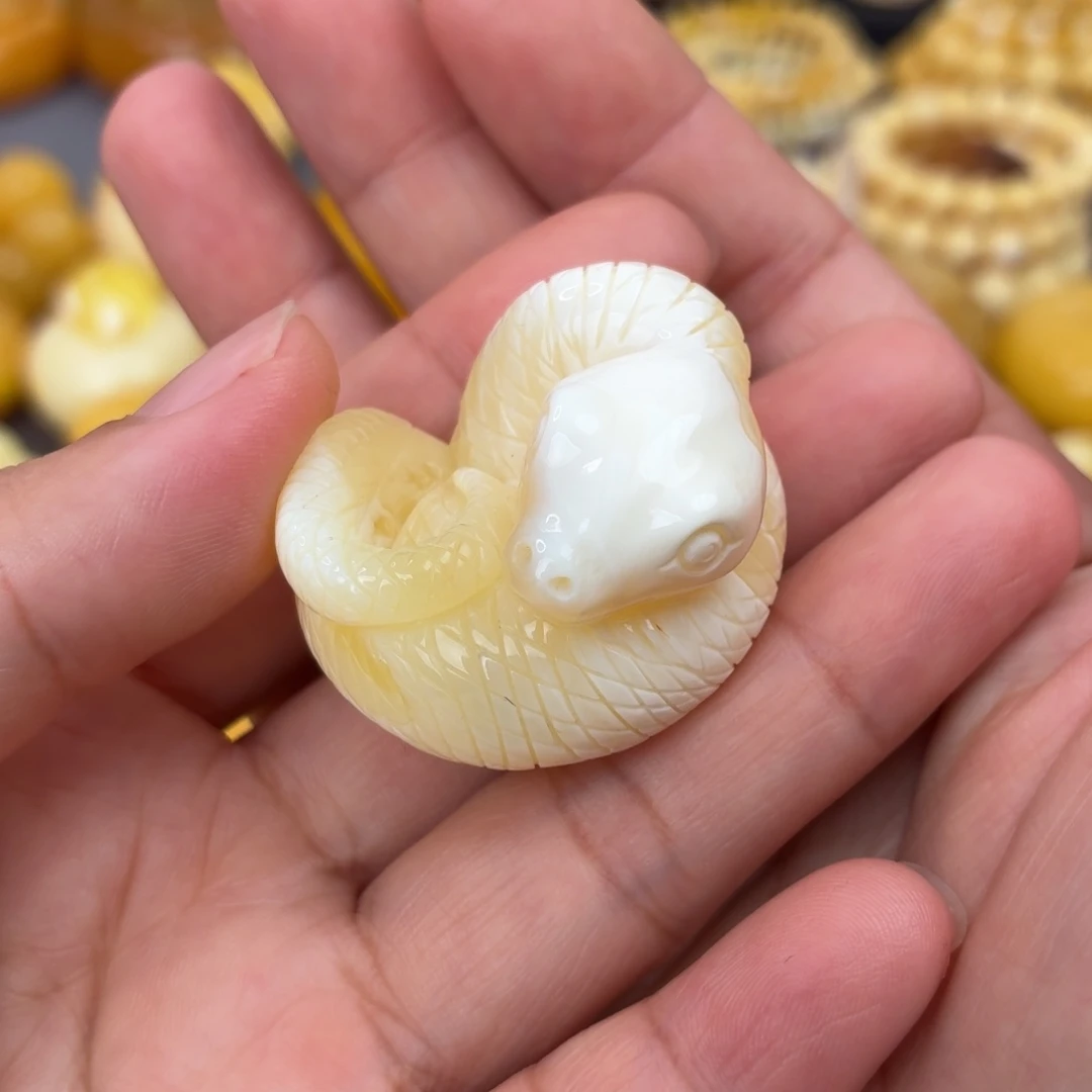 琥珀未镶嵌裸石蛇