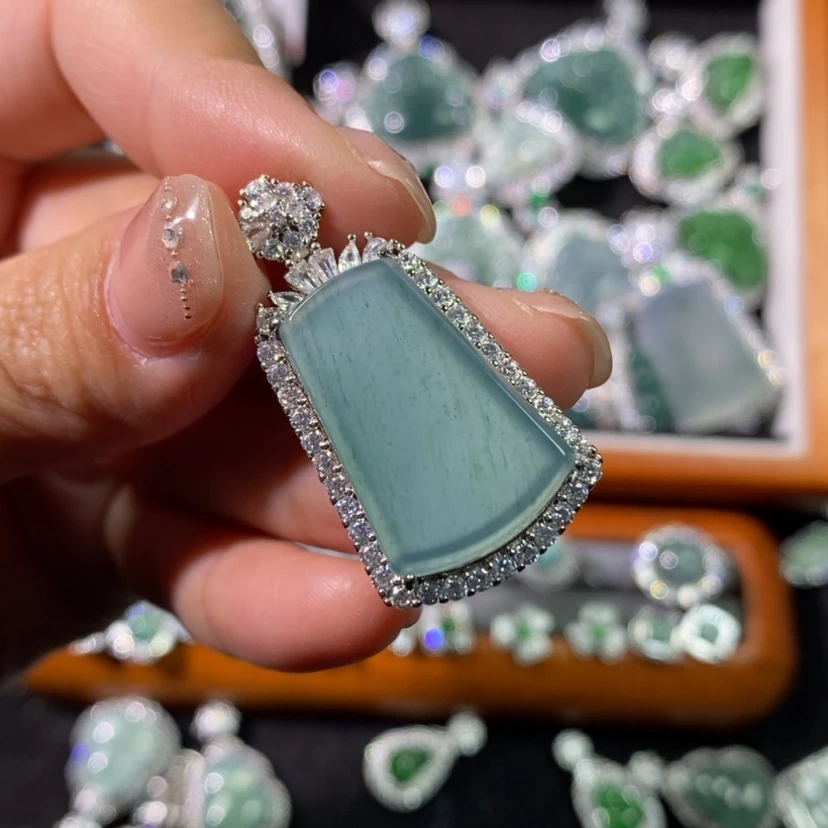 【闪购商品】翡翠颈饰未镶嵌天然