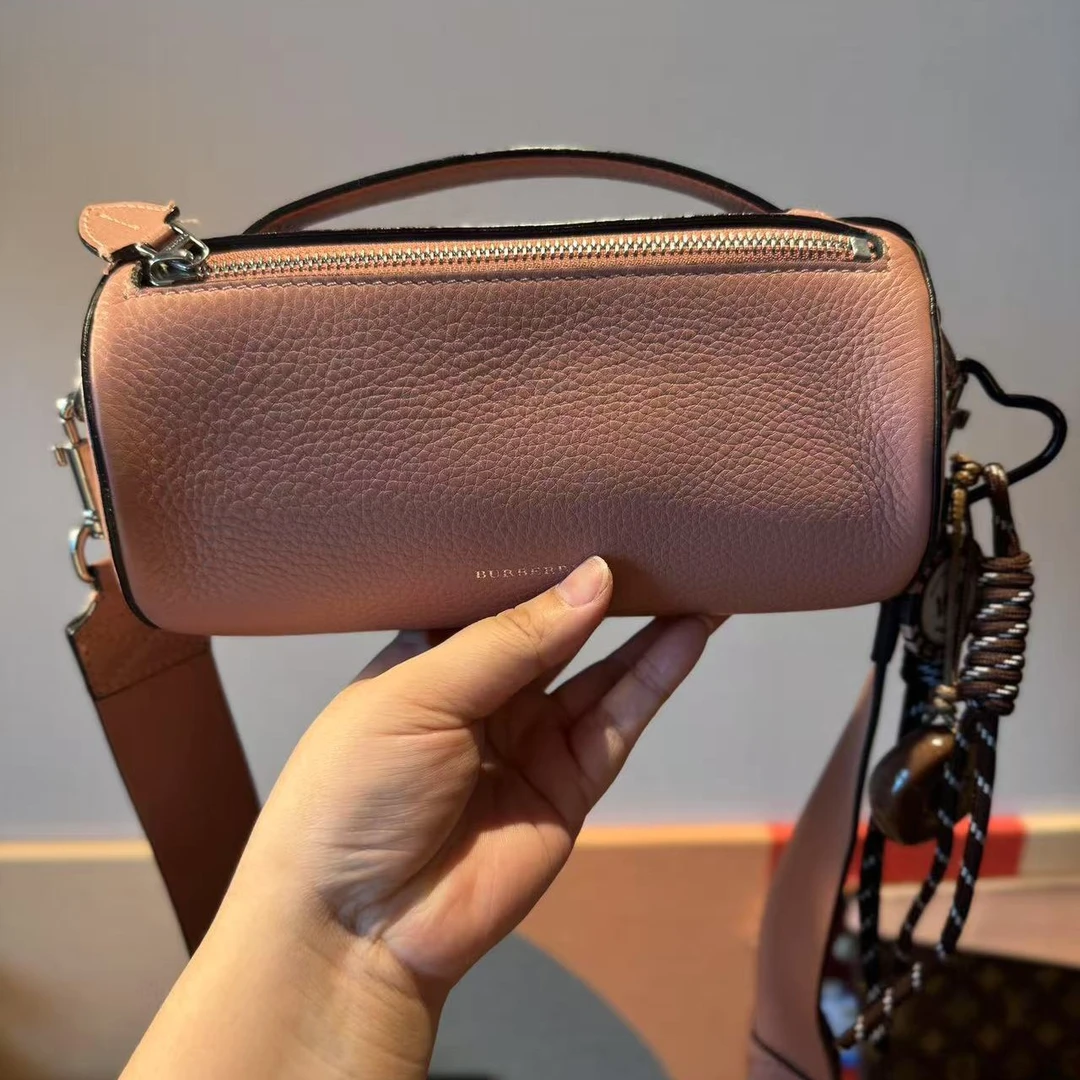 95新 BURBERRY/博柏利 XR/巴宝莉圆桶斜挎包