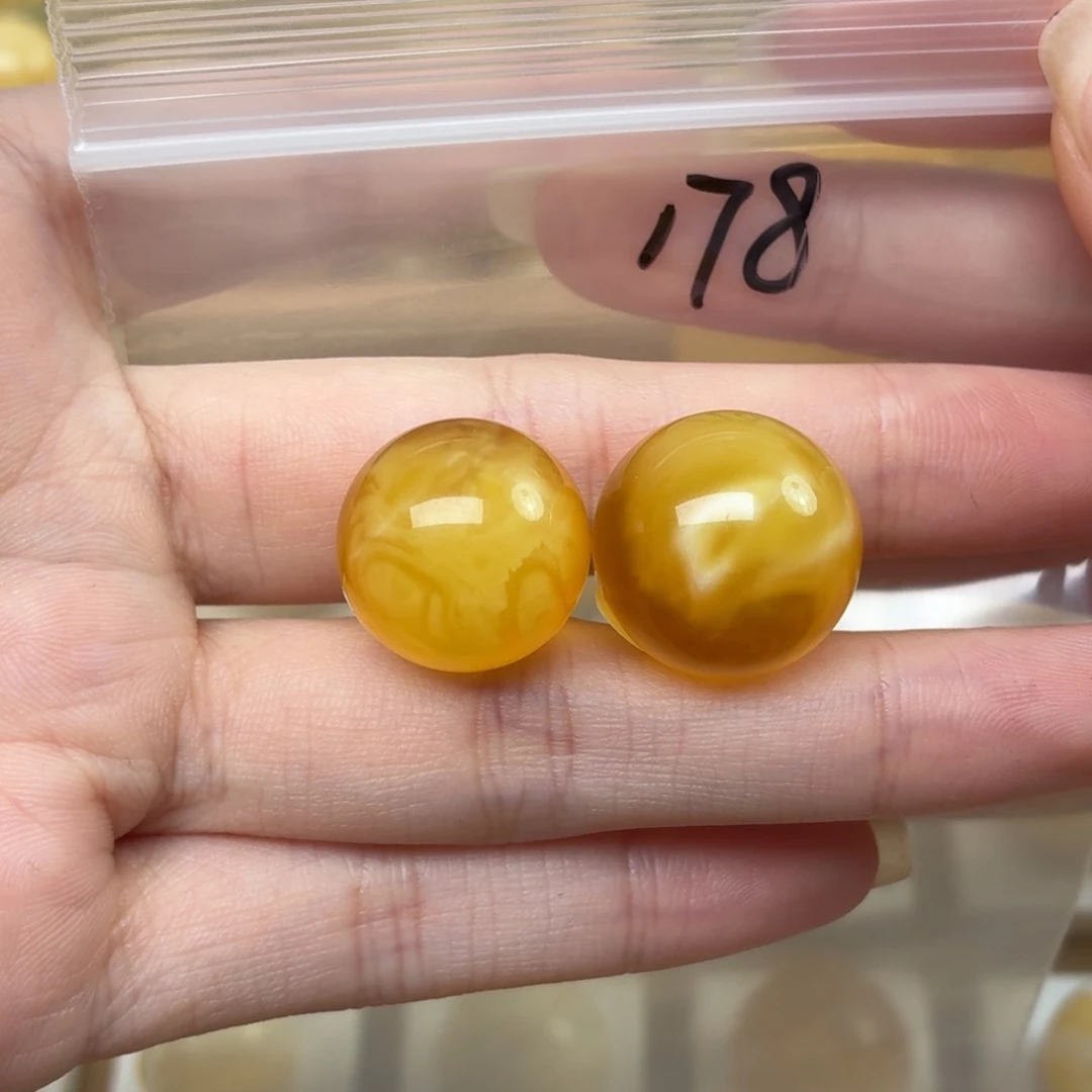 卖****未镶嵌蜜蜡裸石蜜蜡