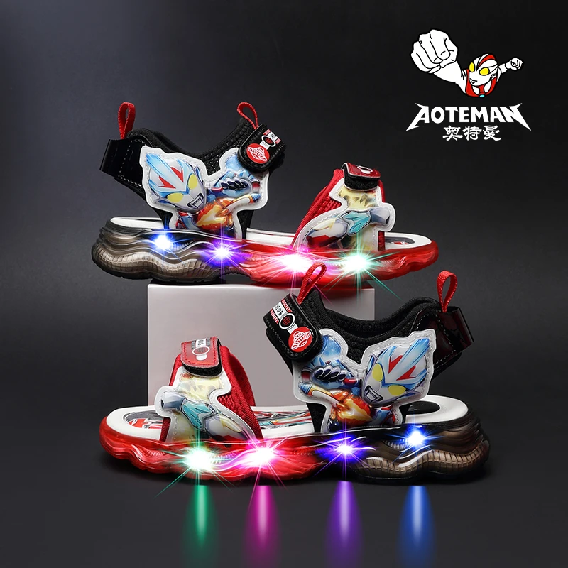 奥特曼正品儿童夏季新款沙滩魔术贴潮流轻便运动软底发光亮灯凉鞋