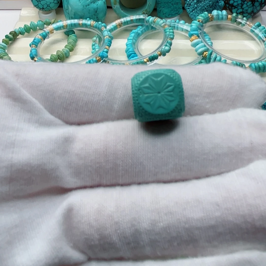 绿松石未镶嵌珠宝奇石