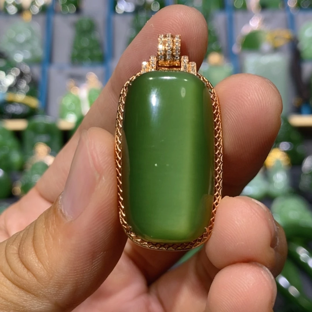 【闪购商品】和田玉吊坠(不含链)18K金镶嵌绿猫无事牌 31/17