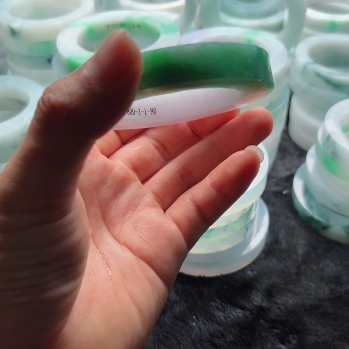 D***d定制翡翠天然缅甸翡翠手镯未镶嵌