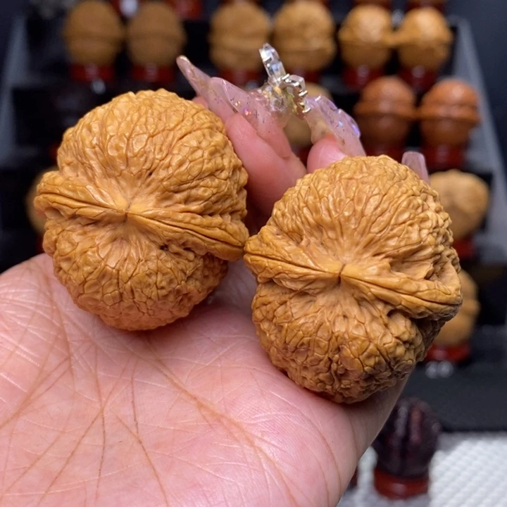 文玩核桃把件铁狮子38号42尺