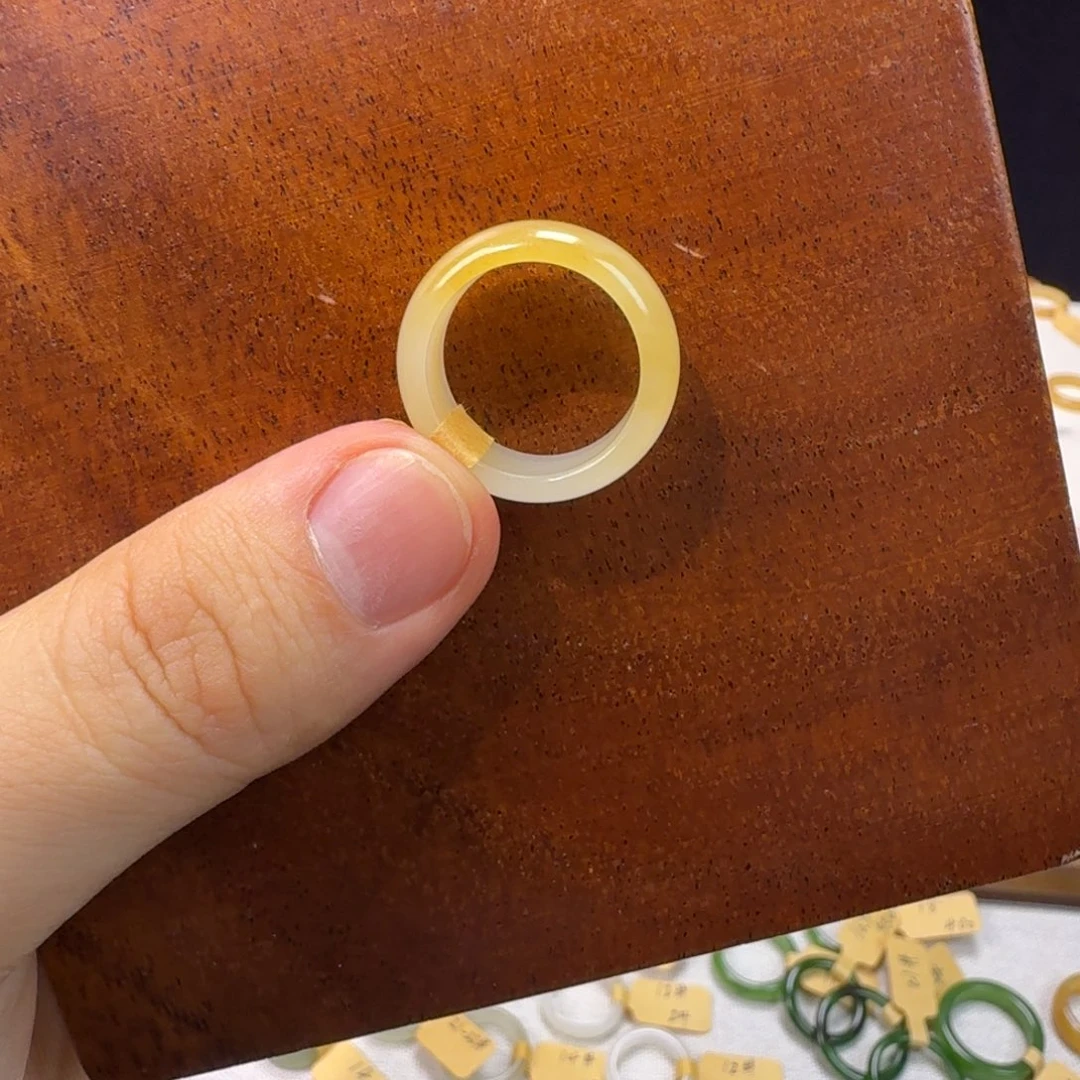 小****和田玉未镶嵌戒圈