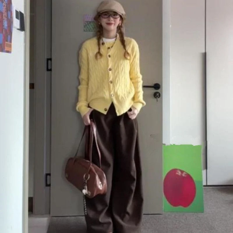 奶黄色麻花针织毛衣开衫外套女初秋2024新款内搭学生短款穿搭上衣