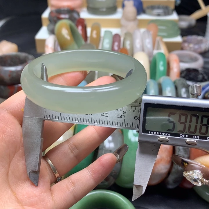 未镶嵌手镯石英质玉