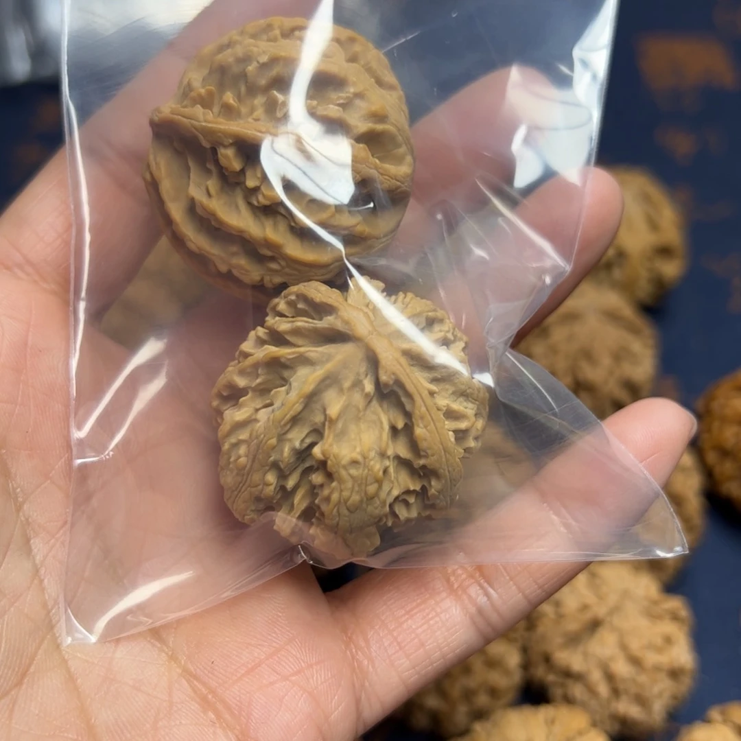 文玩核桃把件秦岭野生植物核桃