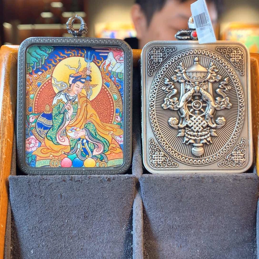 吊坠Z**o热贡纯手绘唐卡莲师