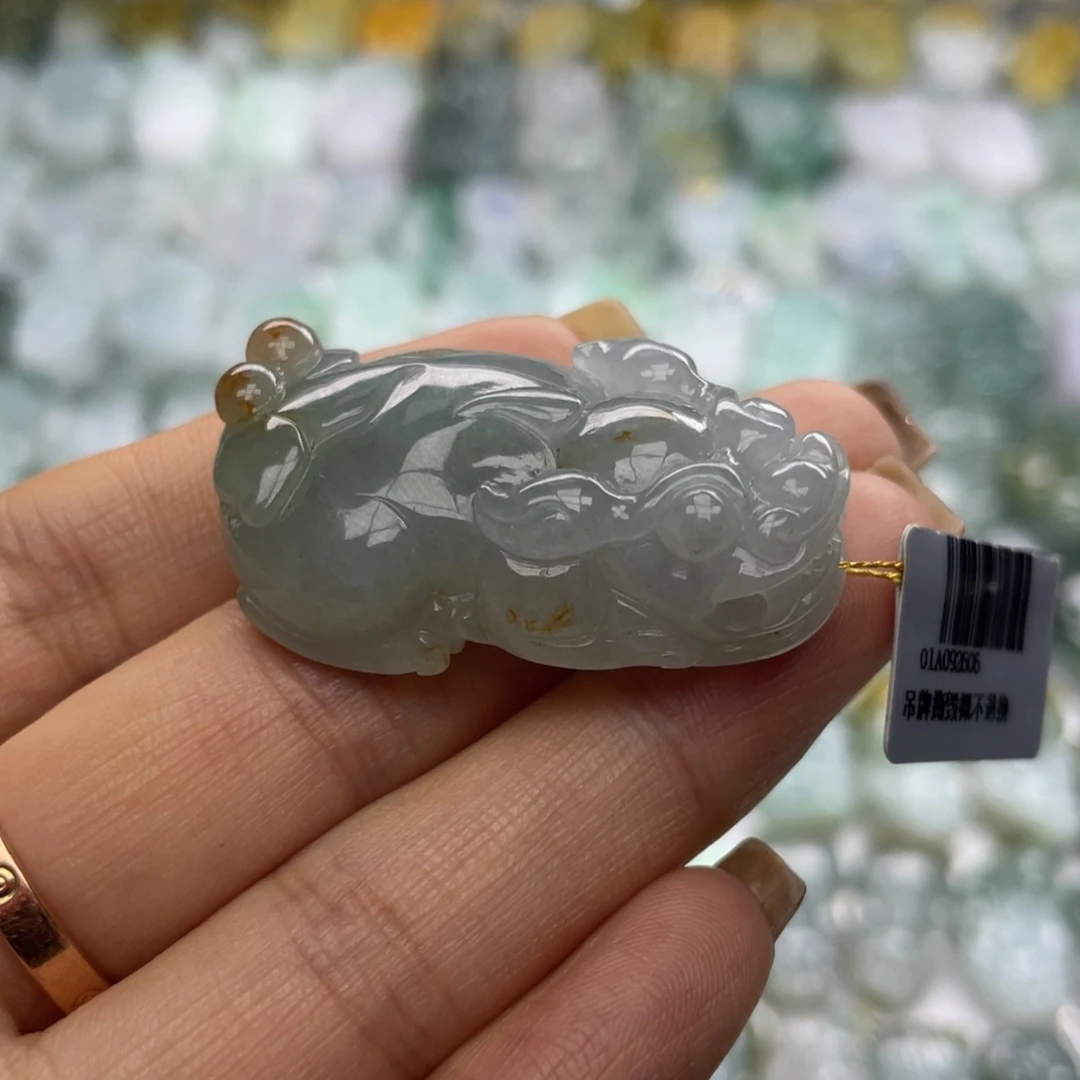 翡翠未镶嵌颈饰貔貅