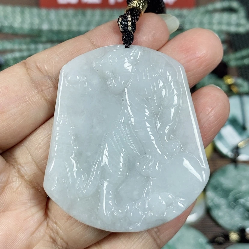 【闪购商品】翡翠颈饰未镶嵌玉吊坠翡翠玉上山虎牌