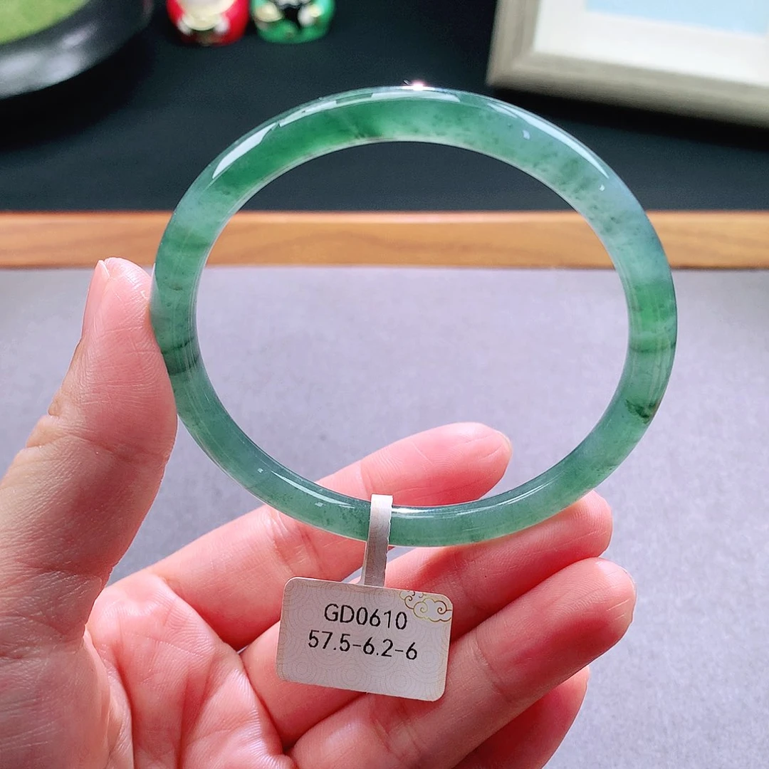 翡翠手镯未镶嵌天然翡翠手镯