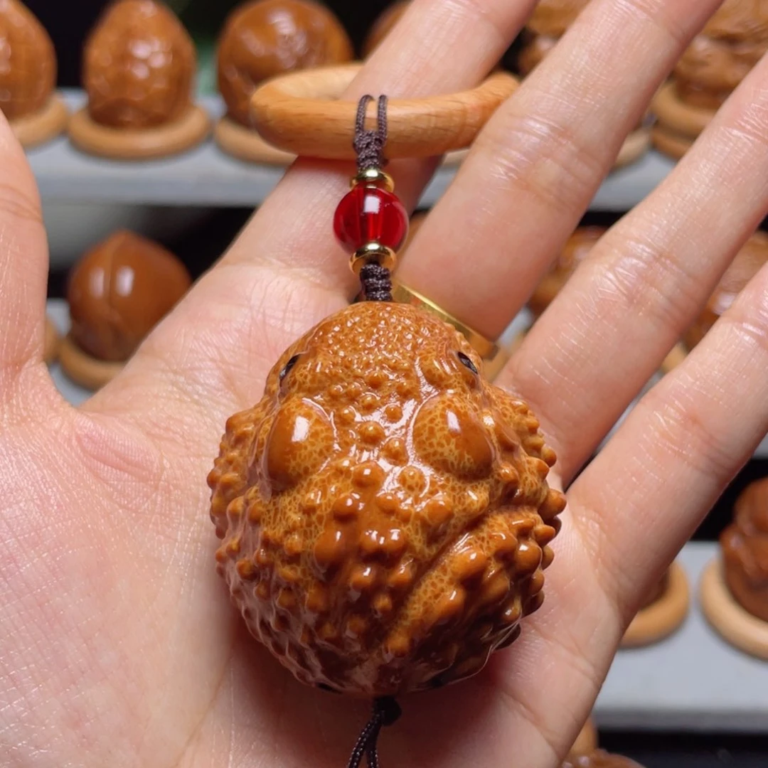 吊坠橄榄核金蟾单子4.1